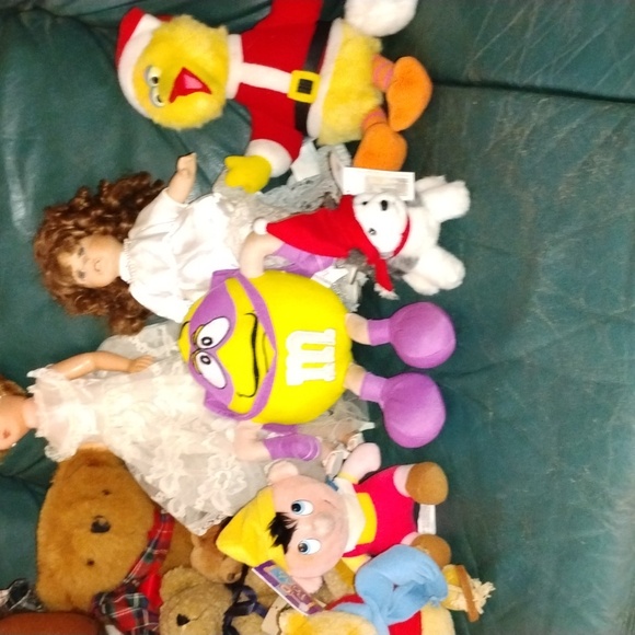 😋🍫 M & M Plush SuperHero Yellow & Purple Candy Squad - Picture 3 of 10